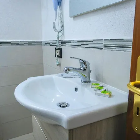 San Leonardo Oda ve Kahvaltı 3*
